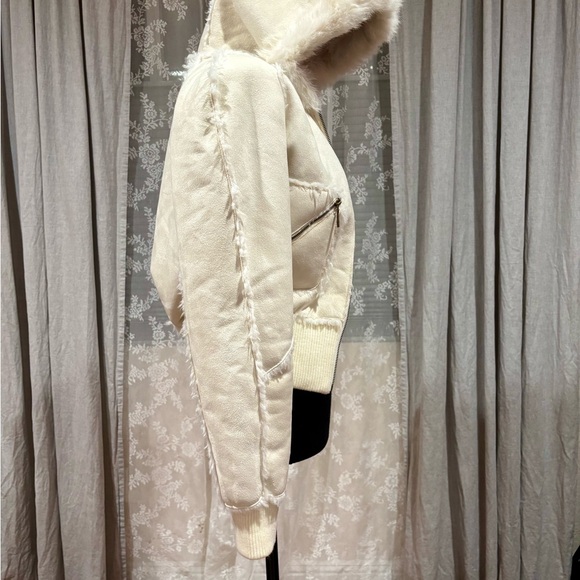 Bebe  Women's Cream Jacket
Size S Excellent Condition - Picture 5 of 7